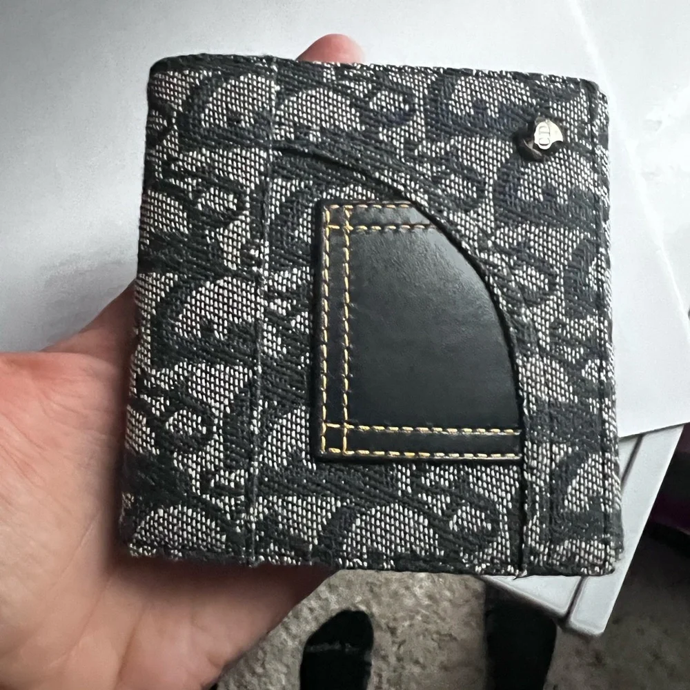 Dior wallet. Navy logo like new